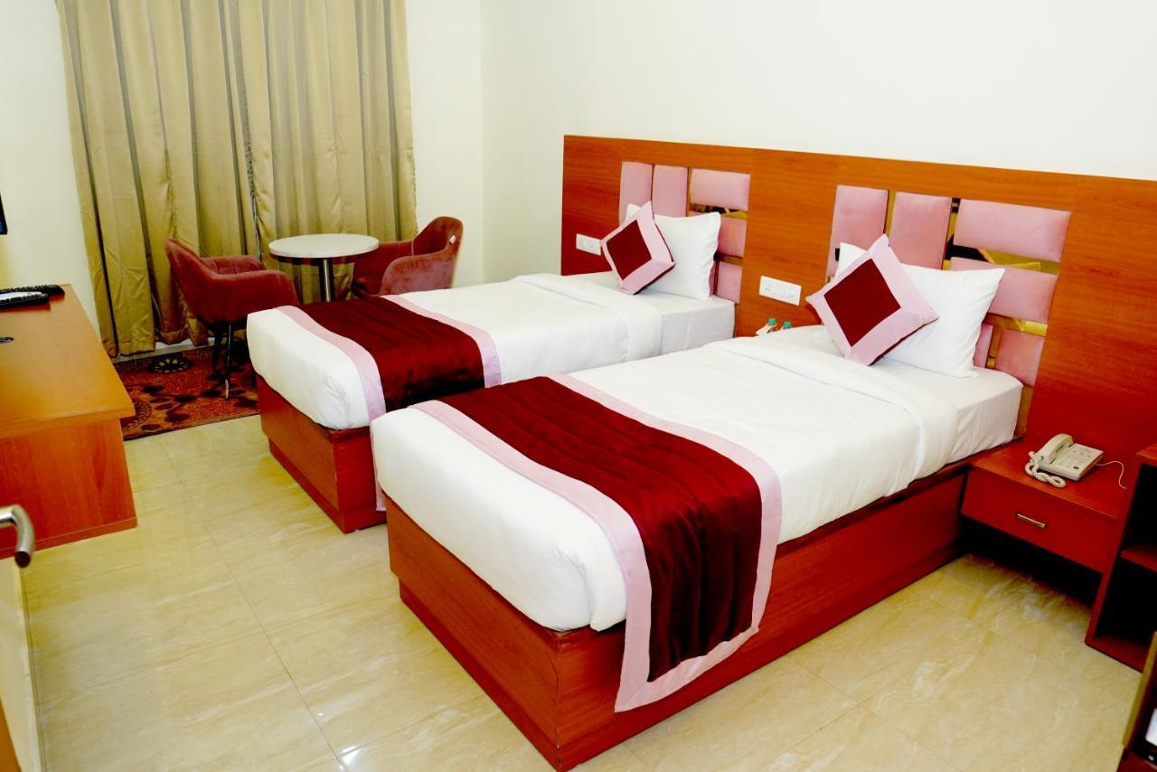 Bed and Breakfast Twin Towers Greater Noida Exteriér fotografie